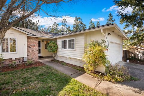 2260 Ranch Rd, Ashland, OR 97520
