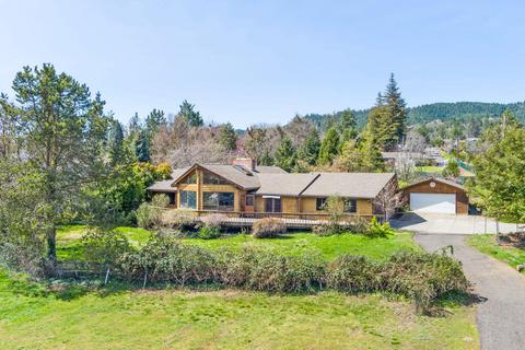 1975 Old Stage Rd, Central Point, OR 97502