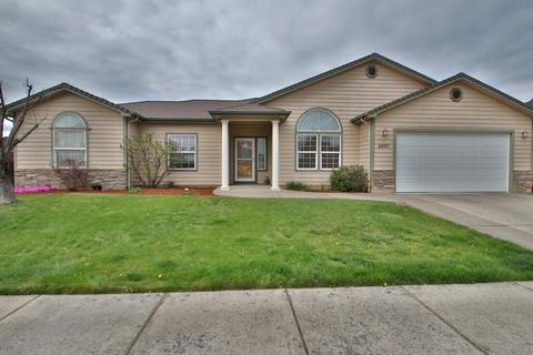 2891 Brookdale Dr, Central Point, OR 97502