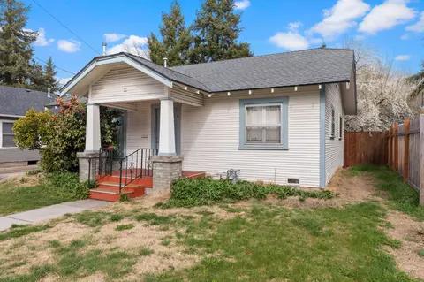37 Tripp St, Medford, OR 97504