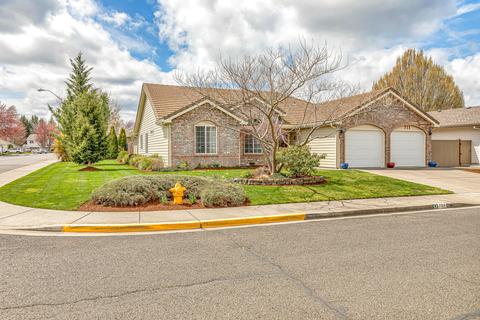 711 Brandon St, Central Point, OR 97502