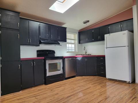 1570 S Peach St #SPC 101, Medford, OR 97501