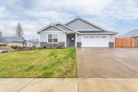 207 Retirement Ln, Cave Junction, OR 97523