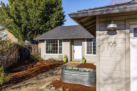 105 C Ct, Phoenix, OR 97535 photo 2