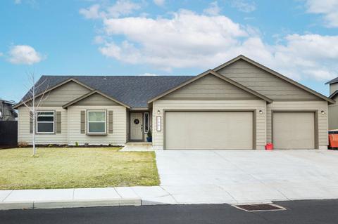 2641 NE 6th Dr, Redmond, OR 97756