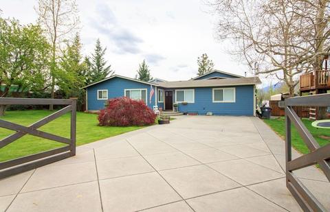 4910 Fern Valley Rd, Medford, OR 97504