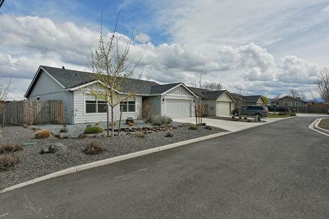 700 Gracies Way, White City, OR 97503