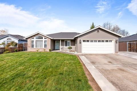 1847 Cottonwood Dr, Central Point, OR 97502