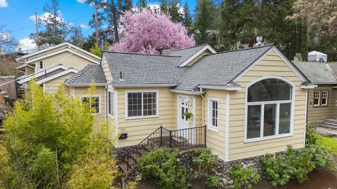 102 S Pioneer St, Ashland, OR 97520