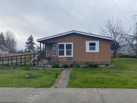 1140 NE 9th St, Grants Pass, OR 97526