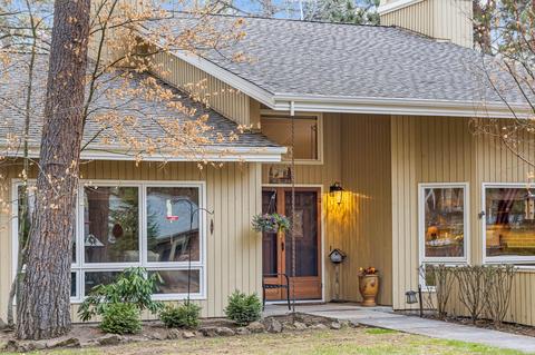 60649 Thunderbird Ct, Bend, OR 97702 photo 2