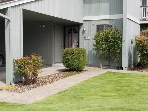 1007 SE Camelot Dr, Grants Pass, OR 97526