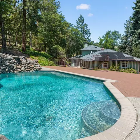 6195 Pioneer Rd, Medford, OR 97501