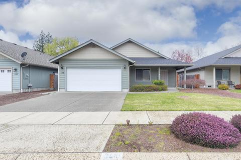 348 SW Wagner Meadows Dr, Grants Pass, OR 97526