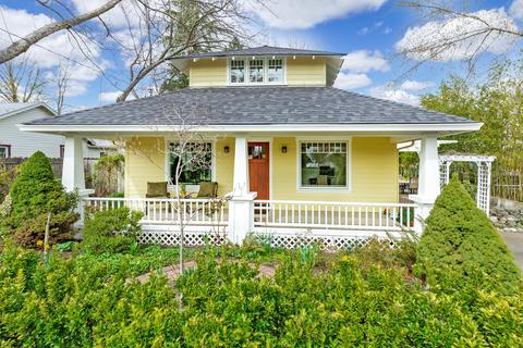 235 Gibson St, Talent, OR 97540