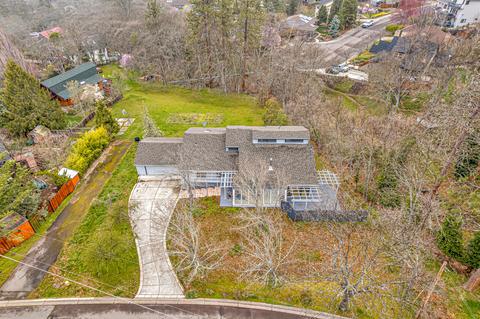 460 Orchard St, Ashland, OR 97520