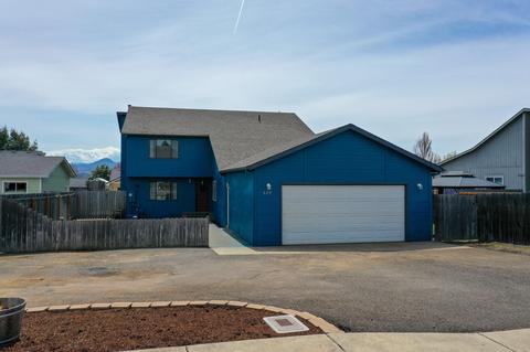 620 Barton Rd, Eagle Point, OR 97524