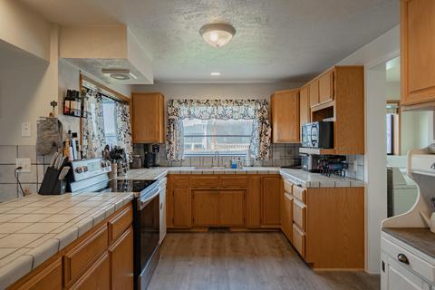 620 Barton Rd, Eagle Point, OR 97524 photo 2