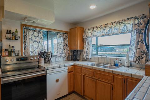 620 Barton Rd, Eagle Point, OR 97524 photo 4