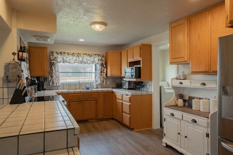 620 Barton Rd, Eagle Point, OR 97524 photo 3