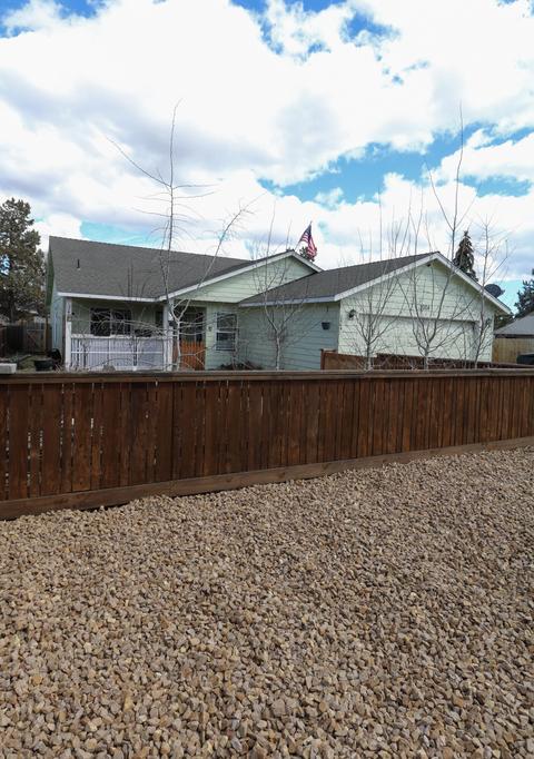 2004 SW 23rd St, Redmond, OR 97756
