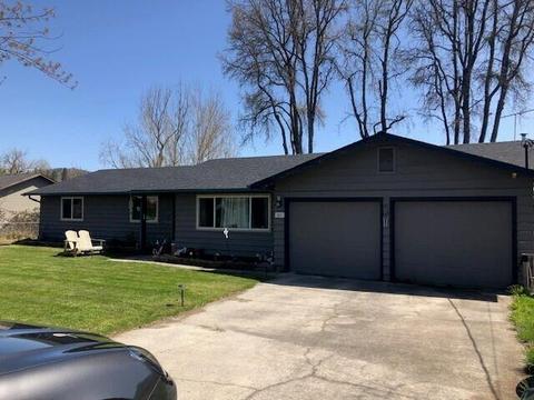 811 Coutant Ln, Grants Pass, OR 97527