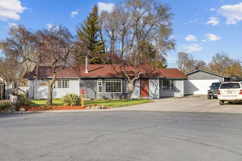 1547 SW Parkway Dr, Redmond, OR 97756