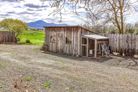 302 E Gregory Rd, Central Point, OR 97502 photo 18