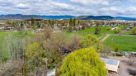 302 E Gregory Rd, Central Point, OR 97502 photo 4