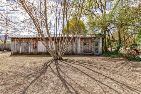 302 E Gregory Rd, Central Point, OR 97502 photo 6