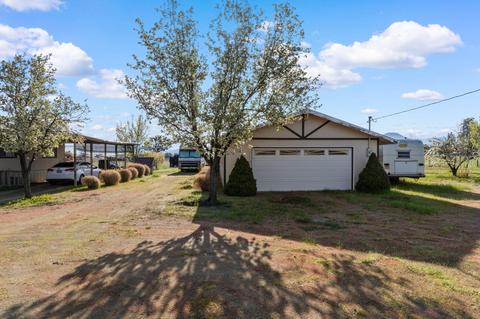 5918 Table Rock Rd, Central Point, OR 97502 photo 2