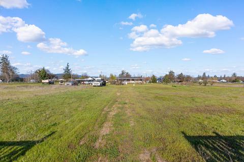 5918 Table Rock Rd, Central Point, OR 97502 photo 3
