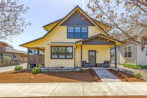 1008 Clear Creek Dr, Ashland, OR 97520