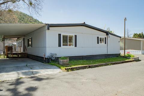 742 Second Ave #25, Gold Hill, OR 97525