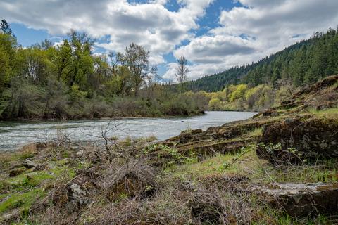 1202 Green Tree Loop, Grants Pass, OR 97527