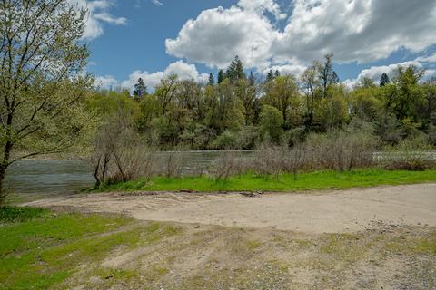 1202 Green Tree Loop, Grants Pass, OR 97527 photo 4