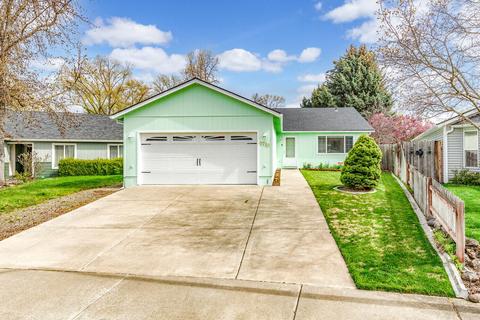 2718 Brae Dr, Medford, OR 97501