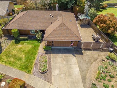 2432 Amaryllis St, Medford, OR 97504
