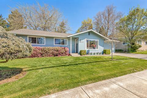 1430 NE D St, Grants Pass, OR 97526