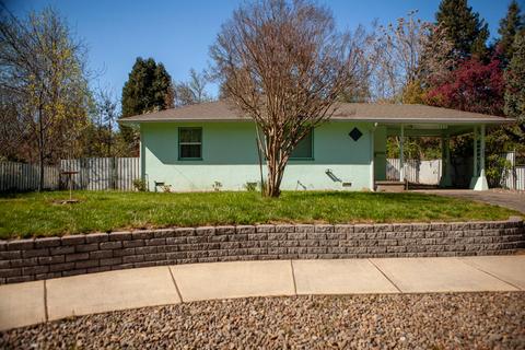 526 NW Savage St, Grants Pass, OR 97526