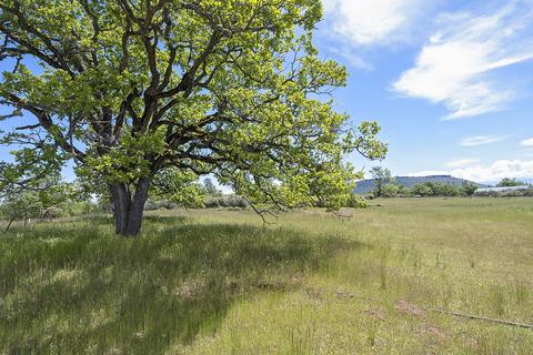 13084 Perry Rd, Central Point, OR 97502 photo 1