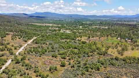 13084 Perry Rd, Central Point, OR 97502 photo 17