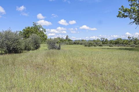 13084 Perry Rd, Central Point, OR 97502 photo 9