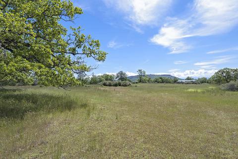 13084 Perry Rd, Central Point, OR 97502 photo 4