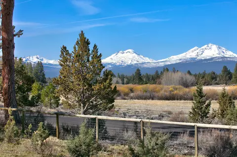 69825 Pine Ridge Rd, Sisters, OR 97759