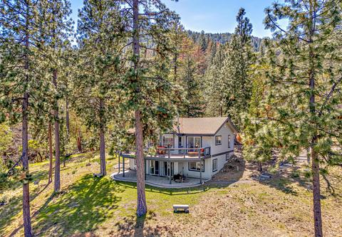 949 Timberlake Dr, Ashland, OR 97520