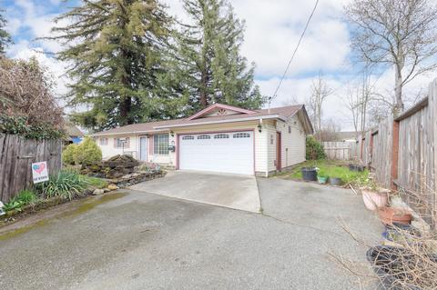 426 NE 12th St, Grants Pass, OR 97526