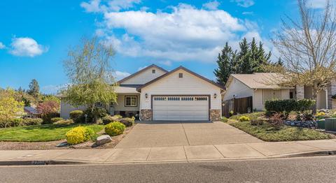 2703 SW Garden Meadow Dr, Grants Pass, OR 97527