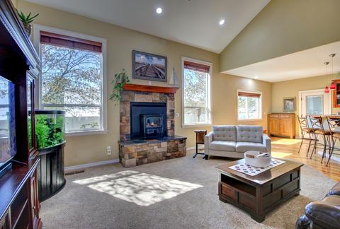 3233 Snowy Butte Ln, Central Point, OR 97502