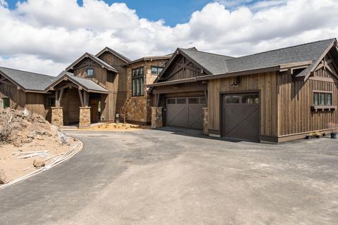 16859 Lago Vista Dr, Powell Butte, OR 97753